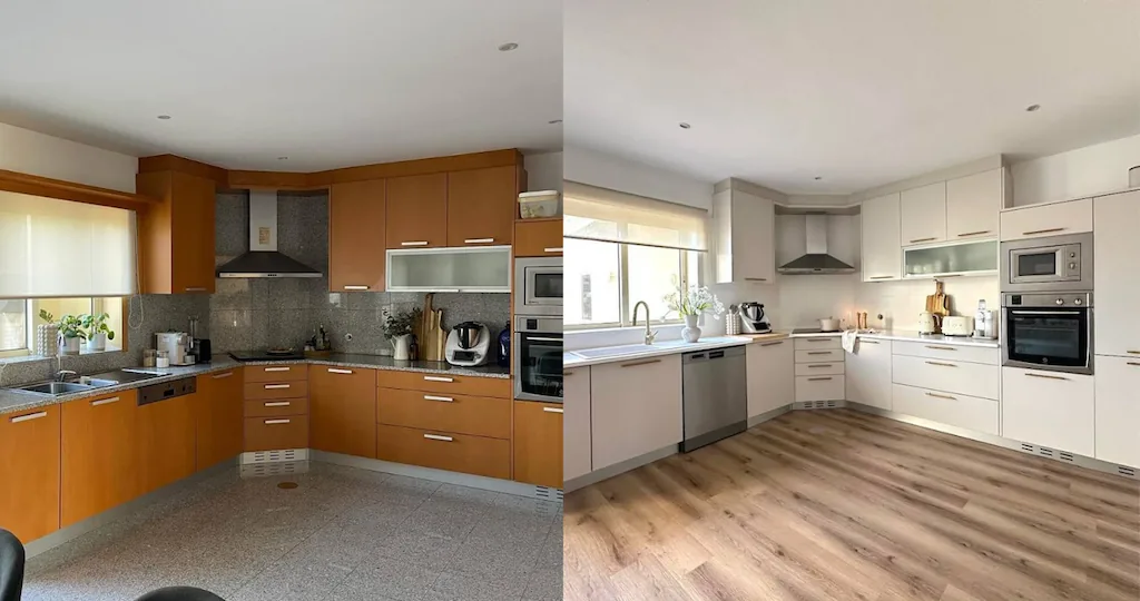 Cocina en L de madera naranja transformada en cocina blanca con suelo de tarima y electrodomésticos integrados